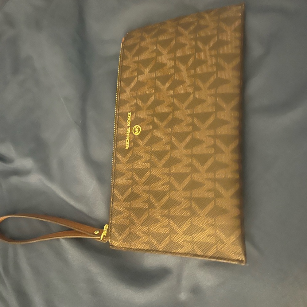 Michael Kors Beige Wristlet with Gold Accents - Picture 2 of 3